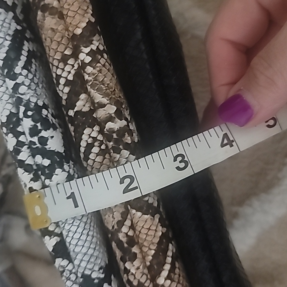 Olivia Miller Crossbody - Picture 13 of 13